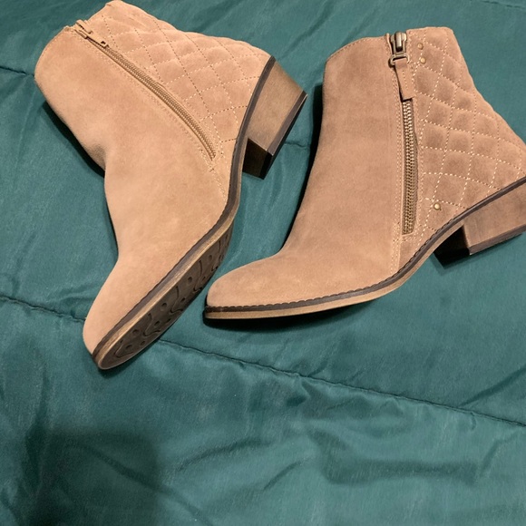 White Mountain Shoes - White Mountain tan suede ankle boots size 9W
